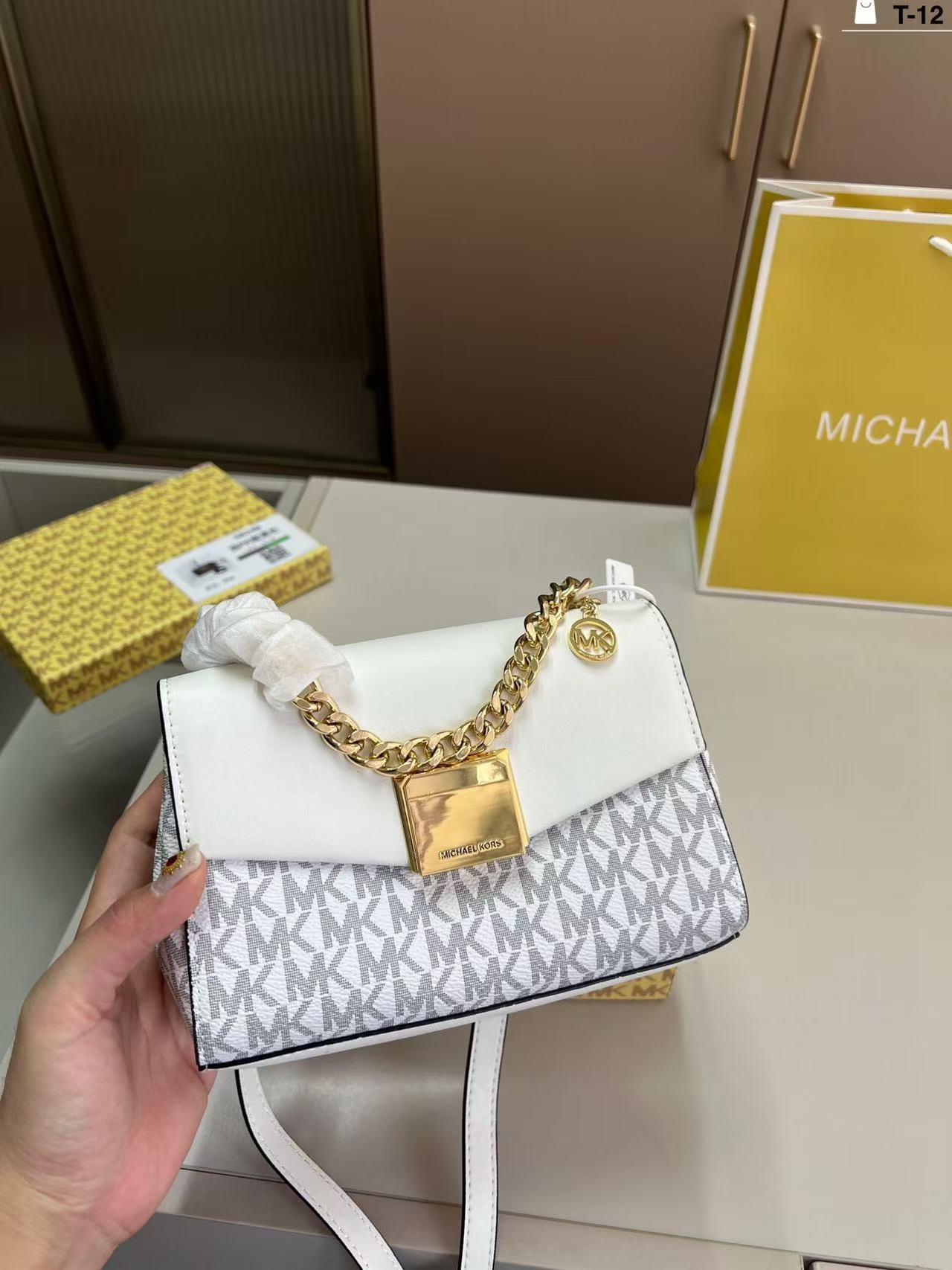 Tas selempang wanita Michael K - Travel Accessories Luxury Brands ulasan dan harga
